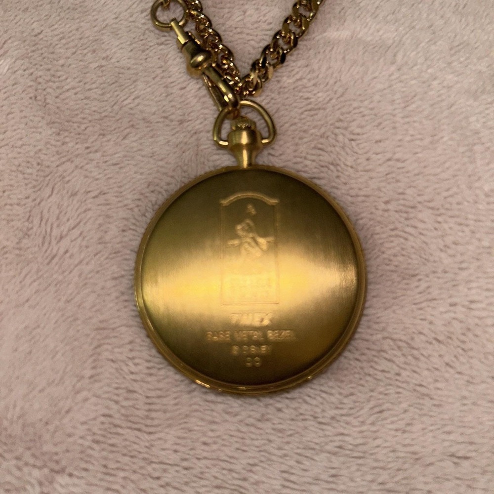 Vintage 1990s Classic Pooh Disney Timex Pocket Watch - Picture 3 of 3